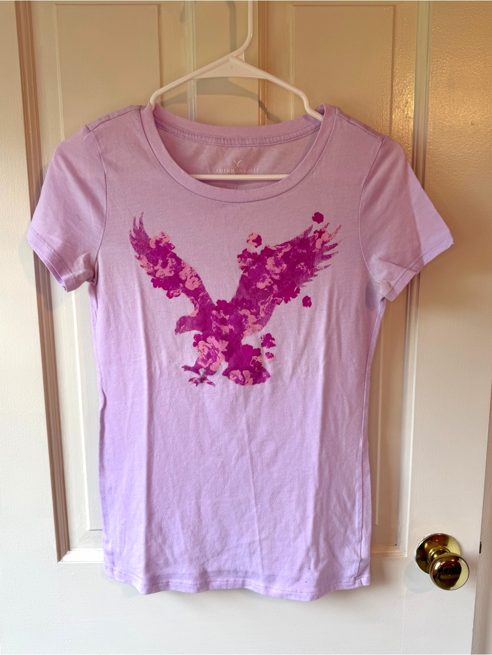 American Eagle Outfitters Lavender Tee with Fuchsia Eagle Graphic